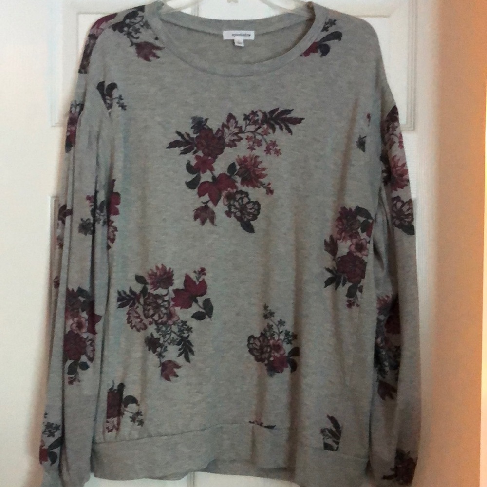 Pretty grey floral puff sleeve top